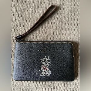 Coach Disney Minnie Mouse Wristlet / Wallet
